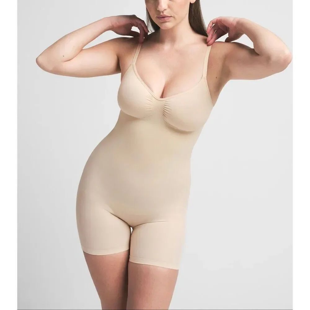 SKIMS Seamless Sculpt Mid-Thigh Bodysuit | 2X in Sand